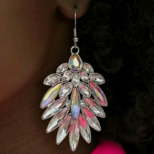 BUNDLE 5 FOR 25. Iridescent earrings, bundle 5 for 25.